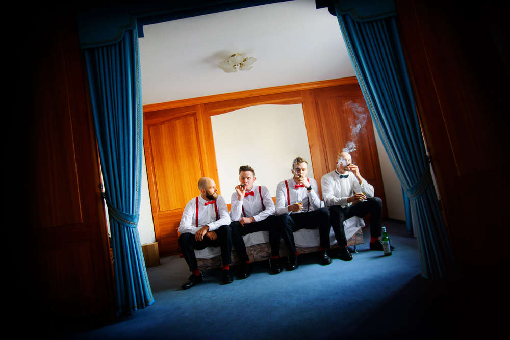 Bräutigam-Vorbereitung (Fotografie-Link)