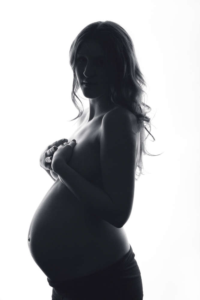 Babybauch im Gegenlicht (Liebefotografieren)