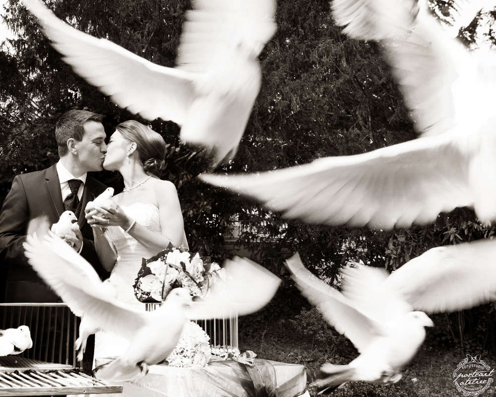 Küssendes Brautpaar (Fotostudio Portrait Atelier)