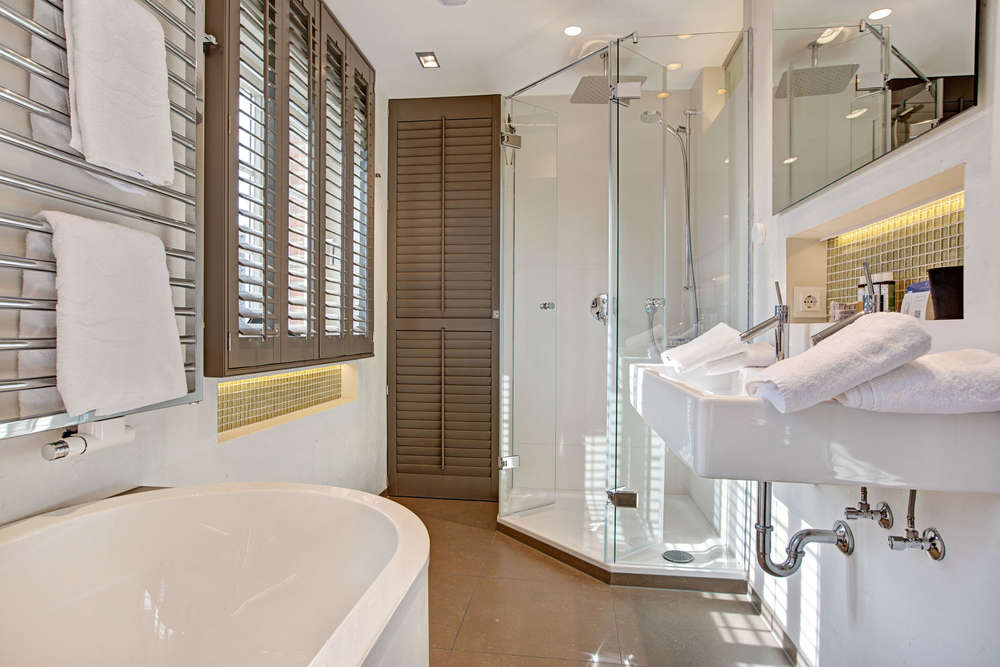 Badezimmer im Designer-Ferienhaus (Immofoto-Sylt.de)