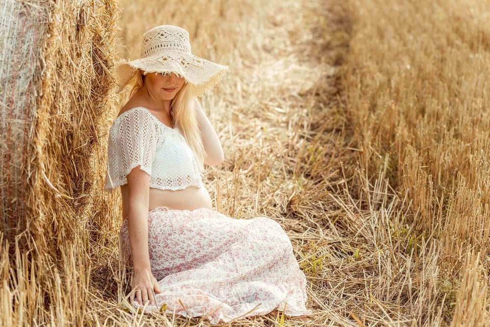 Pregnancy (amera|photography)