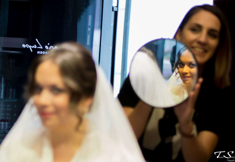 View in the mirror, in the mirror, in the mirror..... (Thorsten Schoof Fotografie)