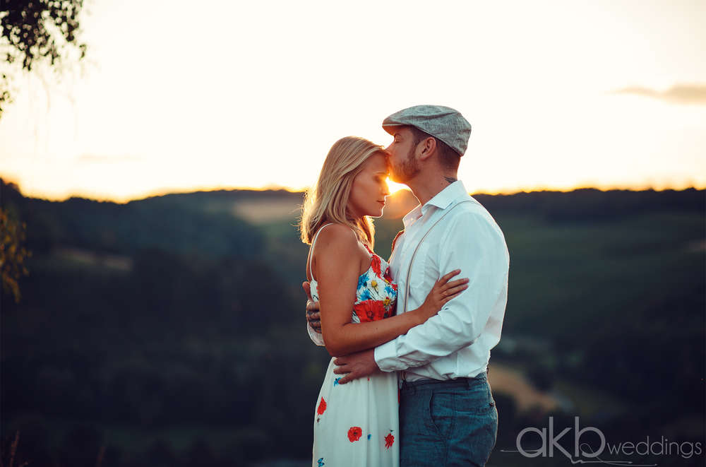 Brautpaarbilder im Sonnenuntergang (AKB Fotografie - AKB weddings)