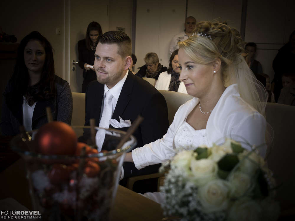 Auf dem Standesamt (Foto Roevel)