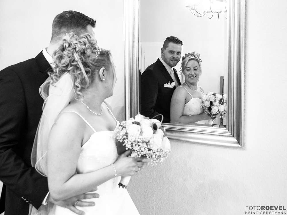 Auf dem Standesamt (Foto Roevel)