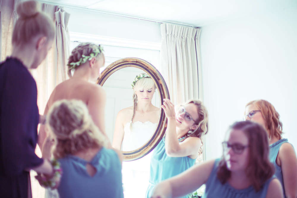 Getting Ready Braut & Brautjungfer / Hochzeitsreportage Dorina Koebele-Milas (Fotografie & Hochzeitsfotografie Köln)