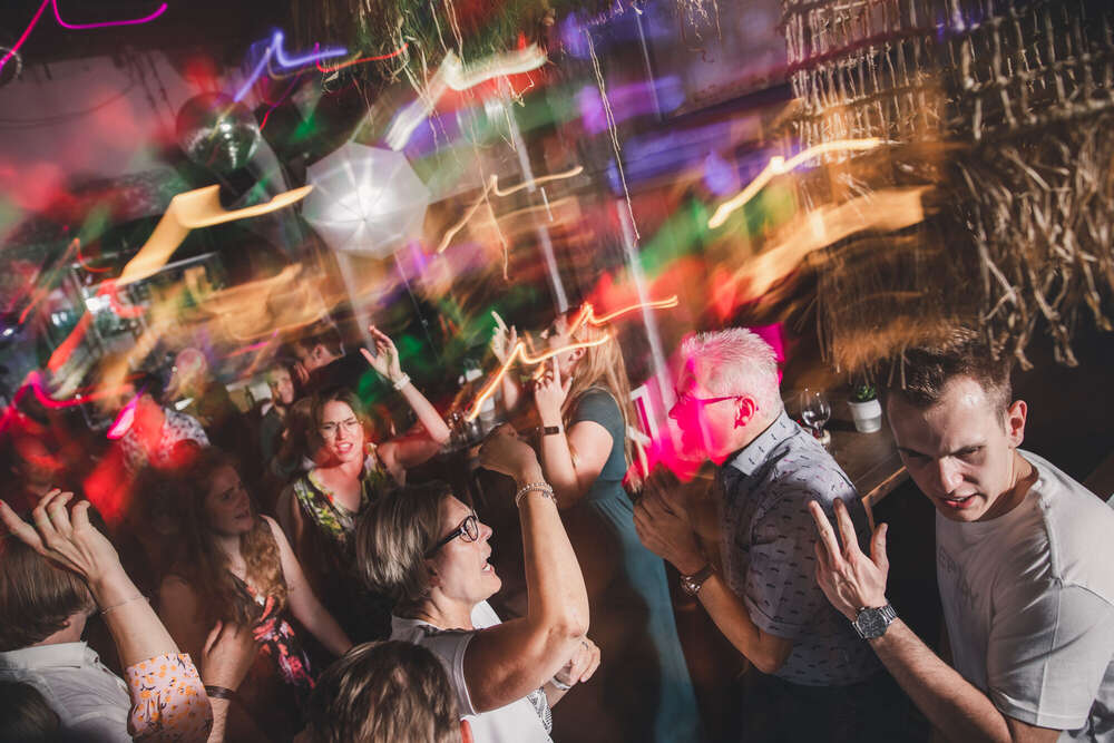 Team Schnurrbart Wedding Photo & Film (Team Schnurrbart Wedding Photo & Film)