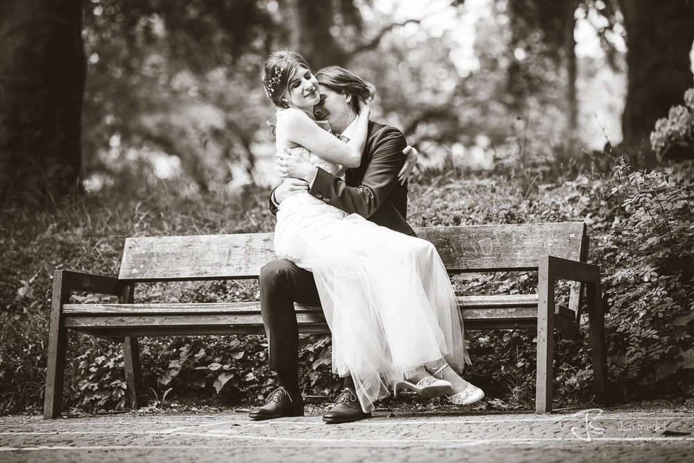 Paarshooting Parkbank (Jan Riedel Fotografie)