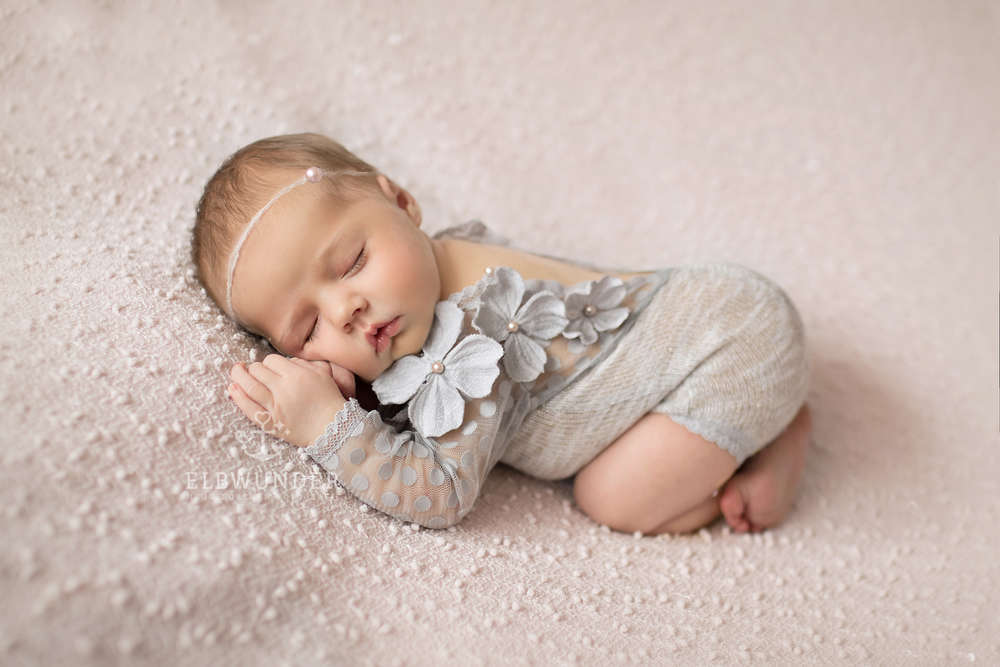 Neugeborenes (Elbwunder Neugeborenen-Fotografie)