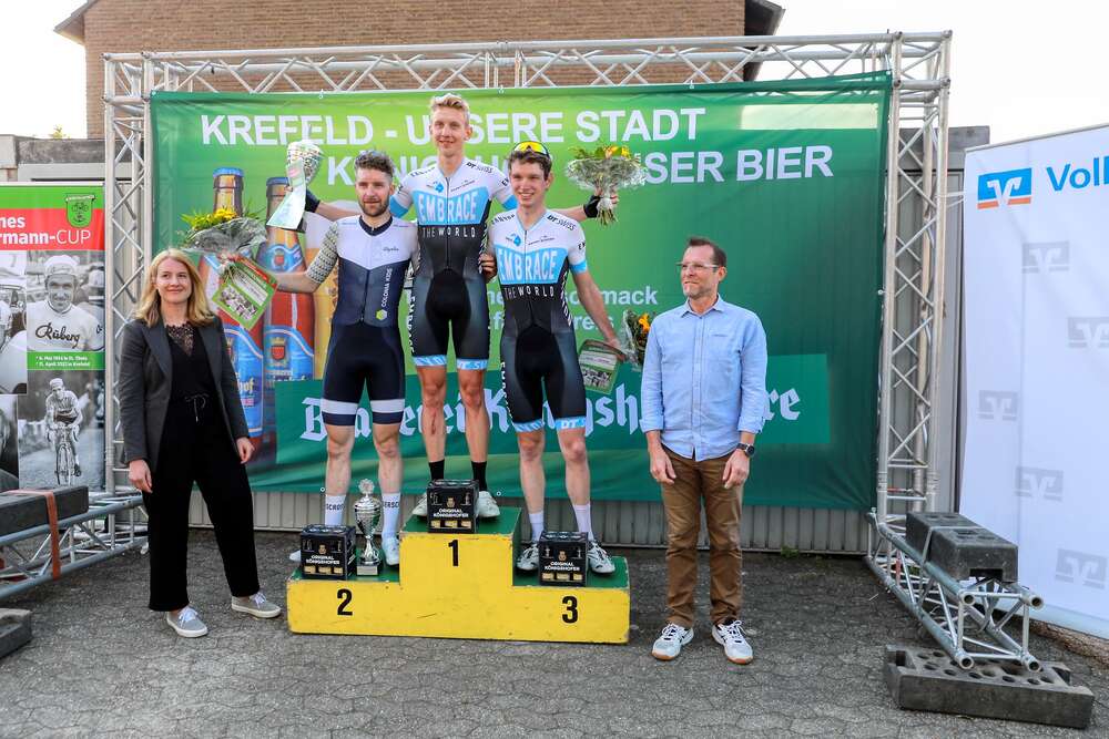 Sieger Ehrung Krefeld Fischeln 24.04.2022 (www.studio-one.fotograf.de)