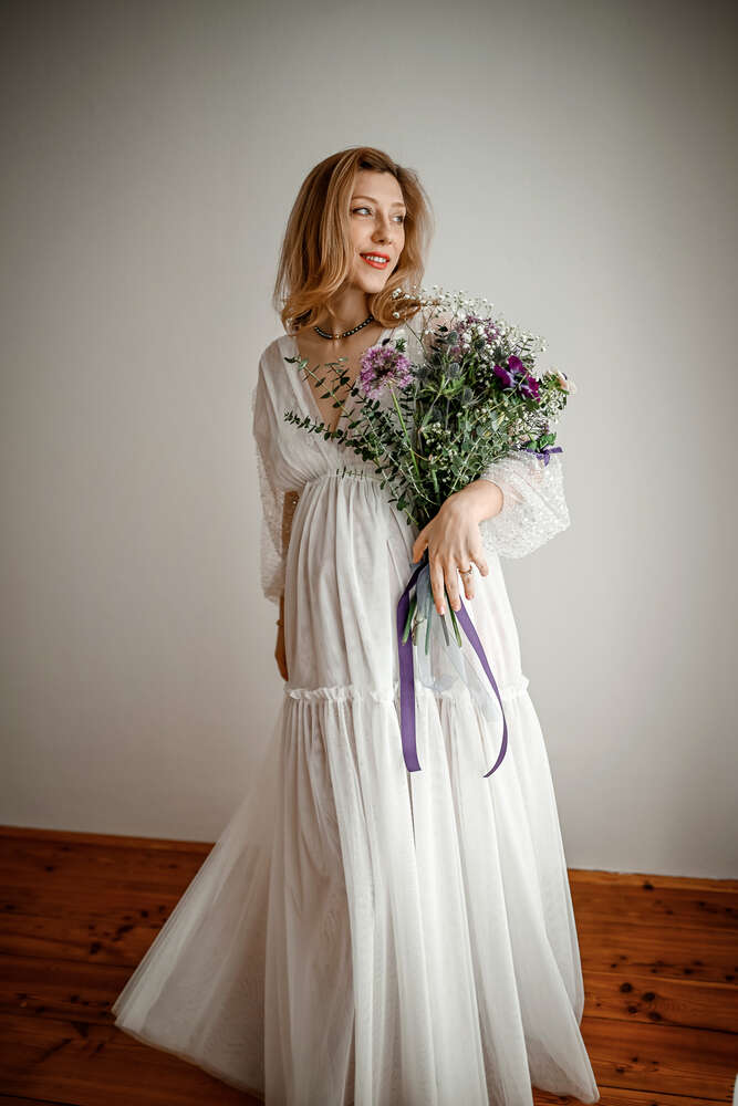 Schwangere Frau mit Blumen (Photographie by Christiane)