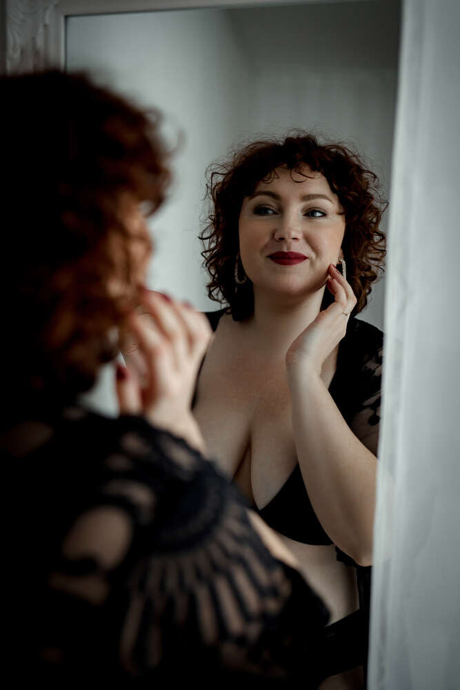 Frau im Spiegel (Photographie by Christiane)