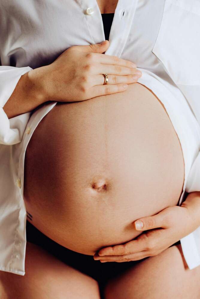 Babybauch (Portrait Salon Fotostudio Meisterbetrieb)