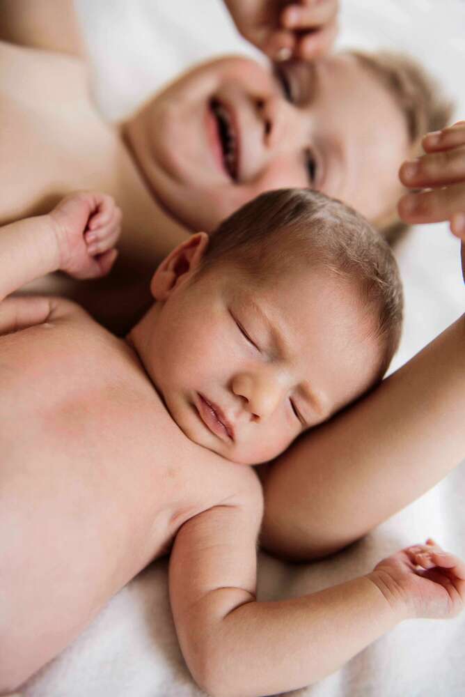 Newborn Geschwister (Portrait Salon Fotostudio Meisterbetrieb)