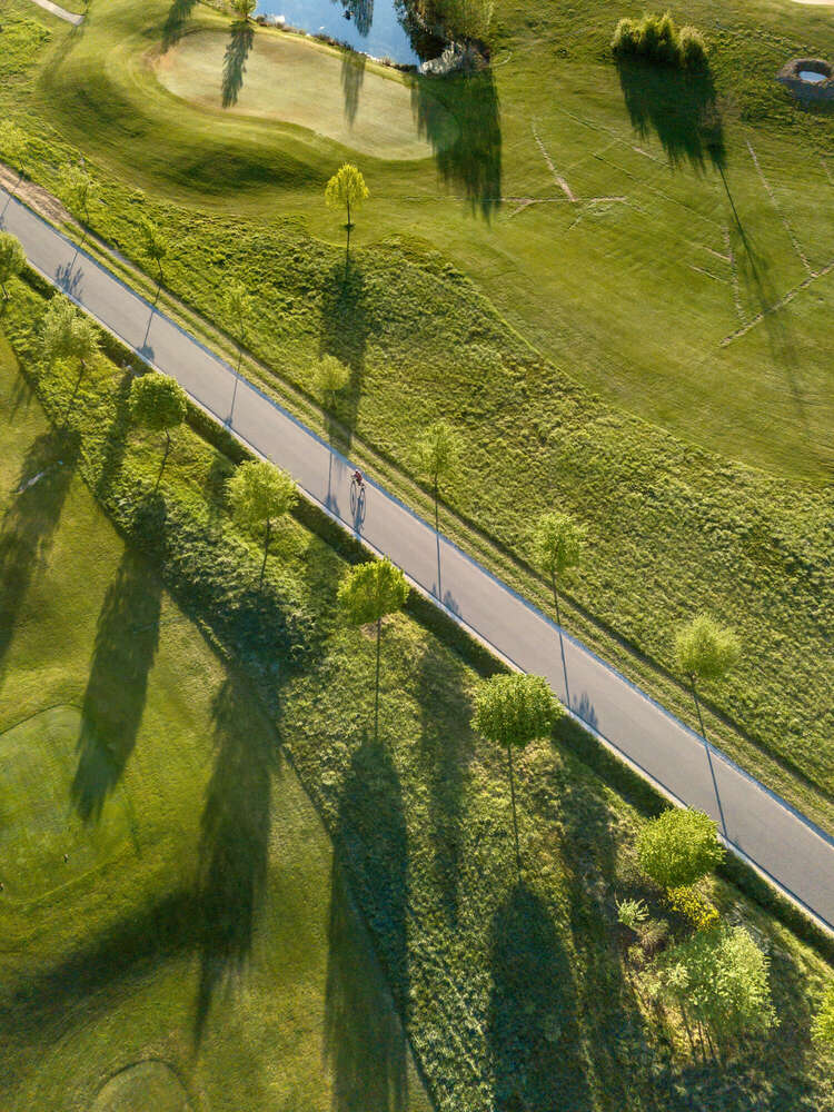 Stimmungsaufnahme Straße an Golfplatz (Hermann Foto & Design)