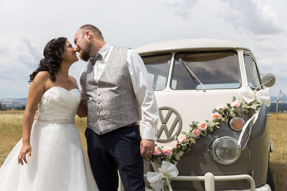 Vor dem Auto (Tobias Arhelger Fotodesign)