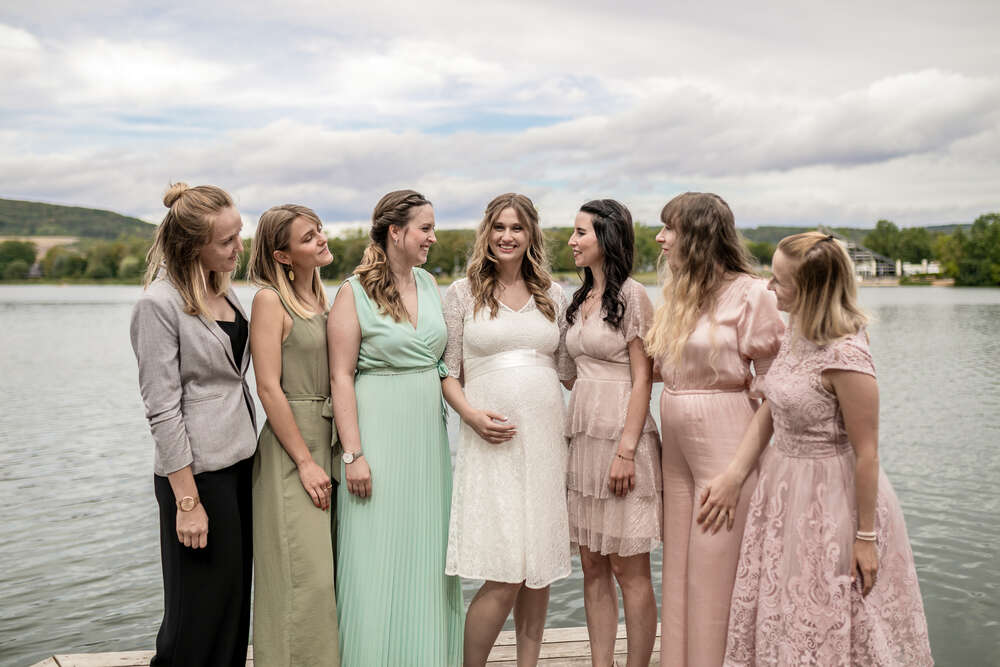 Braut mit Freundinnen (Frontal-Light Fotografie)