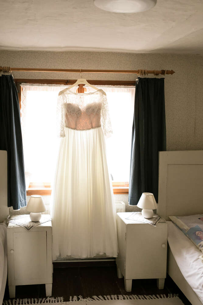 Hochzeitskleid (Frontal-Light Fotografie)