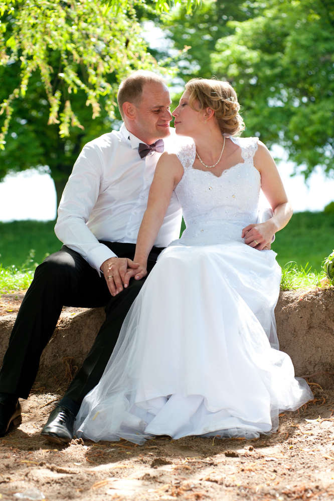 Brautpaar im Freien (OH Fotografie und Medienproduktion)