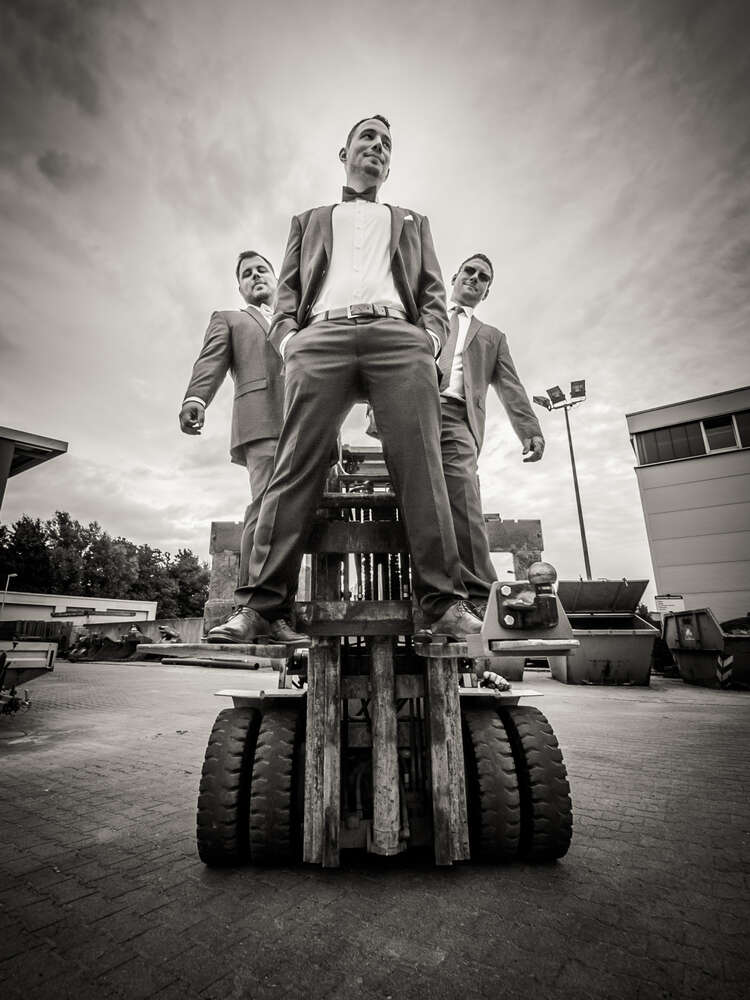 Bräutigam at work (Hochzeitsfotograf Christian Stumpf)