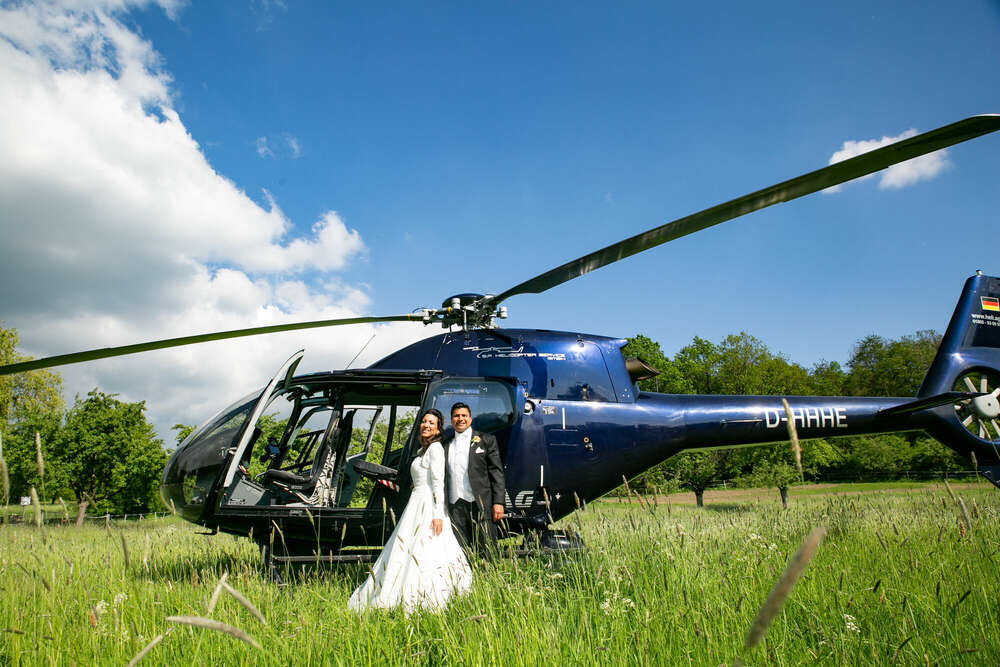 Brautpaar mit Helikopter (Christian Schmidt Fotografie)