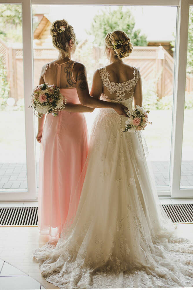 Die Braut und ihre Beste (POLINOVA | Photography Production)