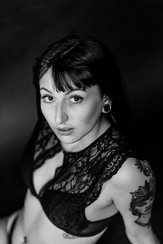 Chiara (Pictures Untold)