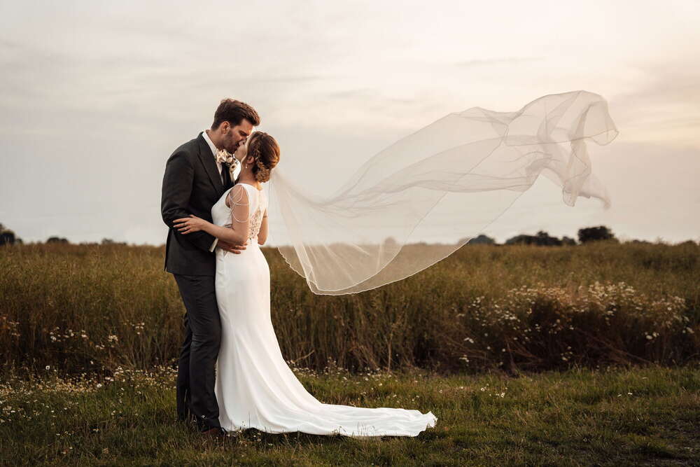 Brautpaarfotoshooting am Sonnenuntergang  (Viktorfoto)