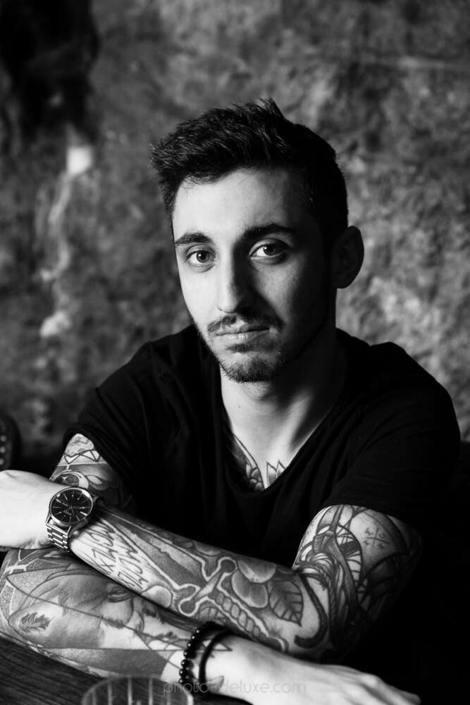 Portrait Shooting Indoor (Photo Deluxe - Portraits | Business | Events)